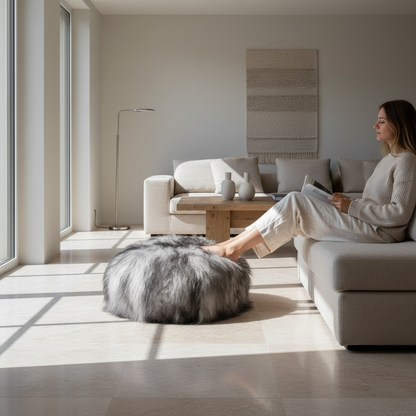 Norré – Ronde poef van IJslandse schapenvacht